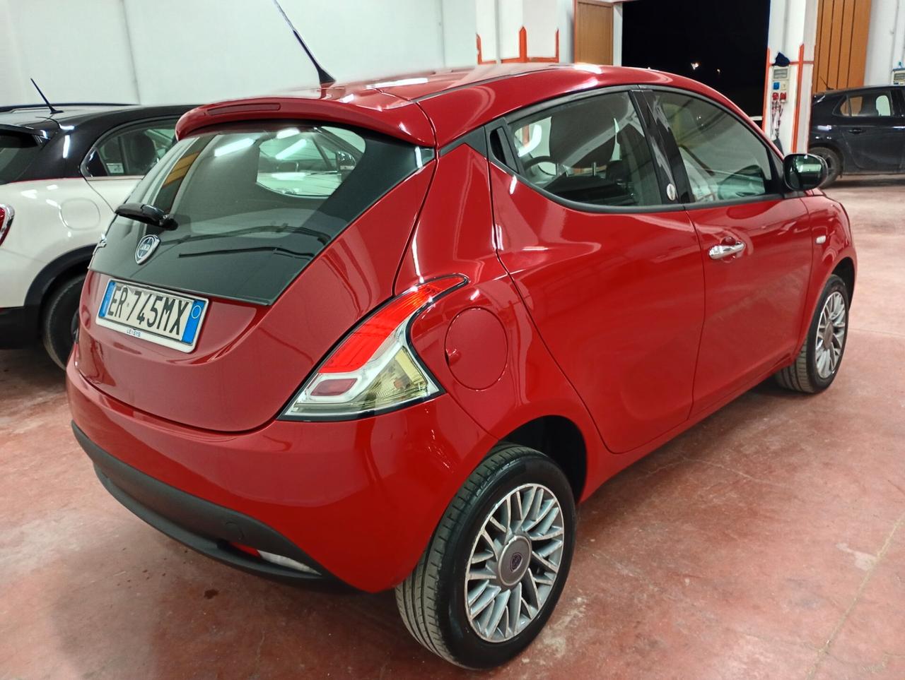 Lancia Ypsilon 0.9 TwinAir 85 CV 5 porte Metano Ecochic Gold