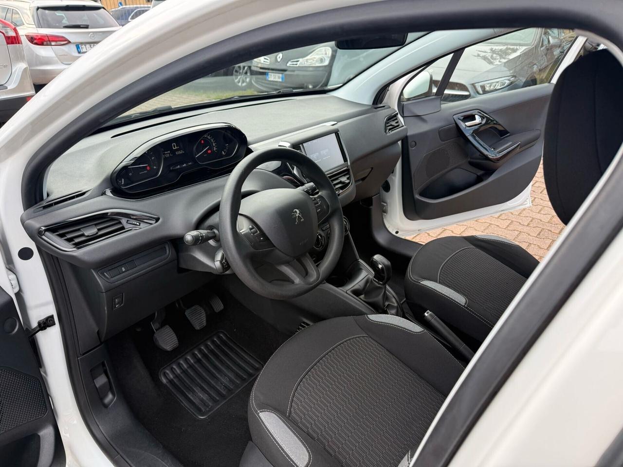 Peugeot 208 1.4 HDi 68 CV 5 porte OK NEOPATENTATI