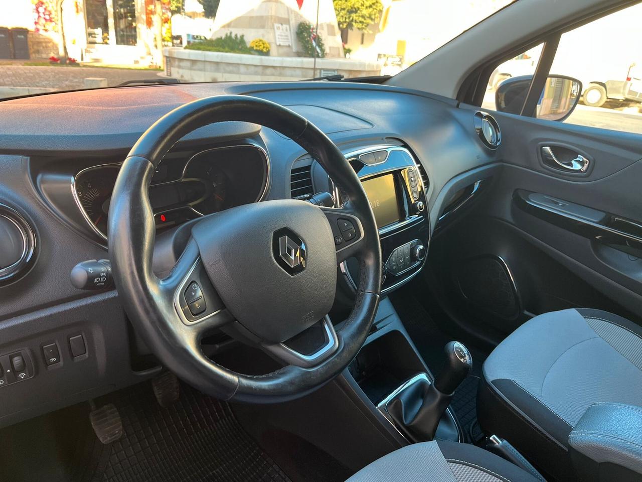 RENAULT CAPTUR 1.5 9OCV R-LINK TOP FULL NAVI RETROC DISTRIBUZ ESEGUITA