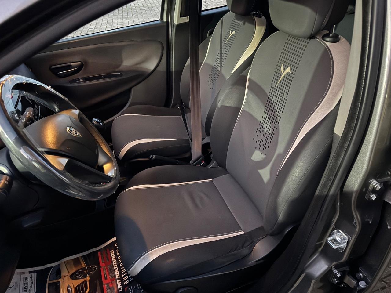 Lancia Ypsilon 1.2 69 CV 5 porte Silver