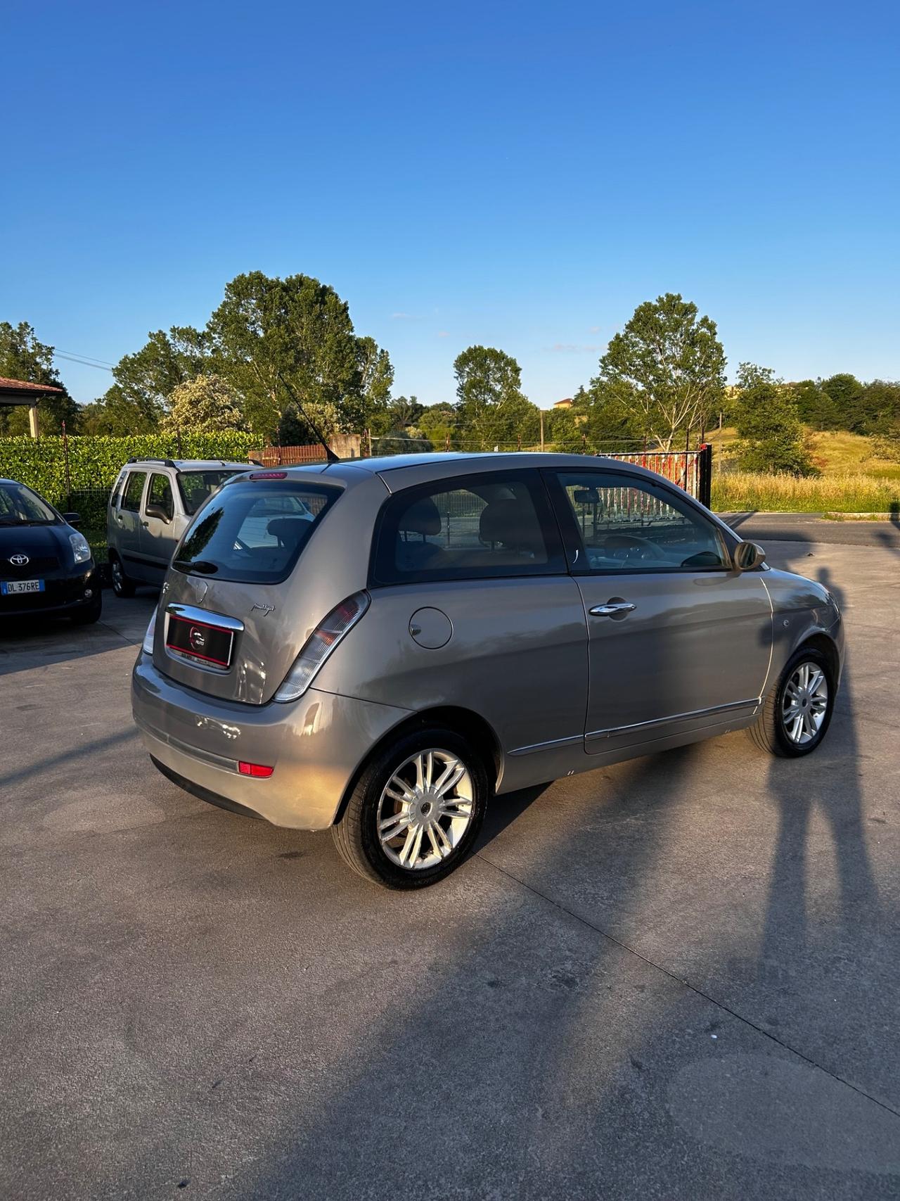 Lancia Ypsilon 1.3 MJT 75 CV Argento