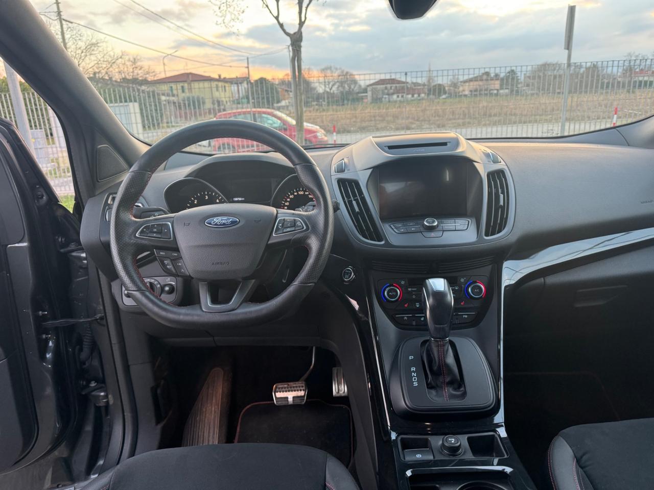 Ford Kuga 2.0 TDCI 150 CV S&S 4WD Powershift ST-Line