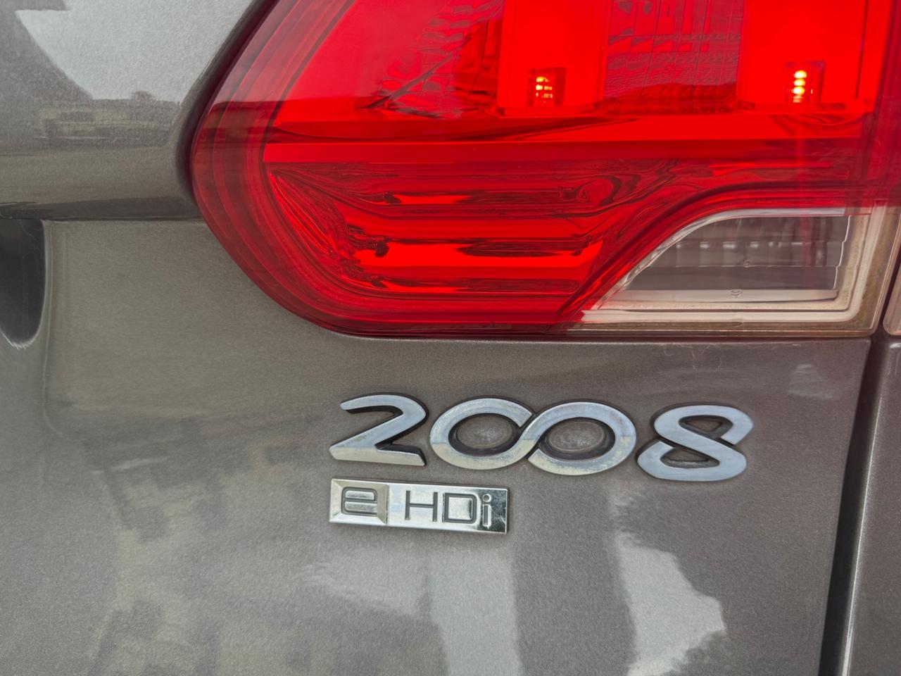 Peugeot 2008 1.6 e-HDi 115 CV Stop&Start Allure