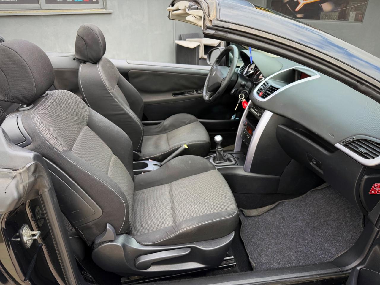 Peugeot 207 1.6 HDi 110CV CC Féline Garanzia 12 Mesi