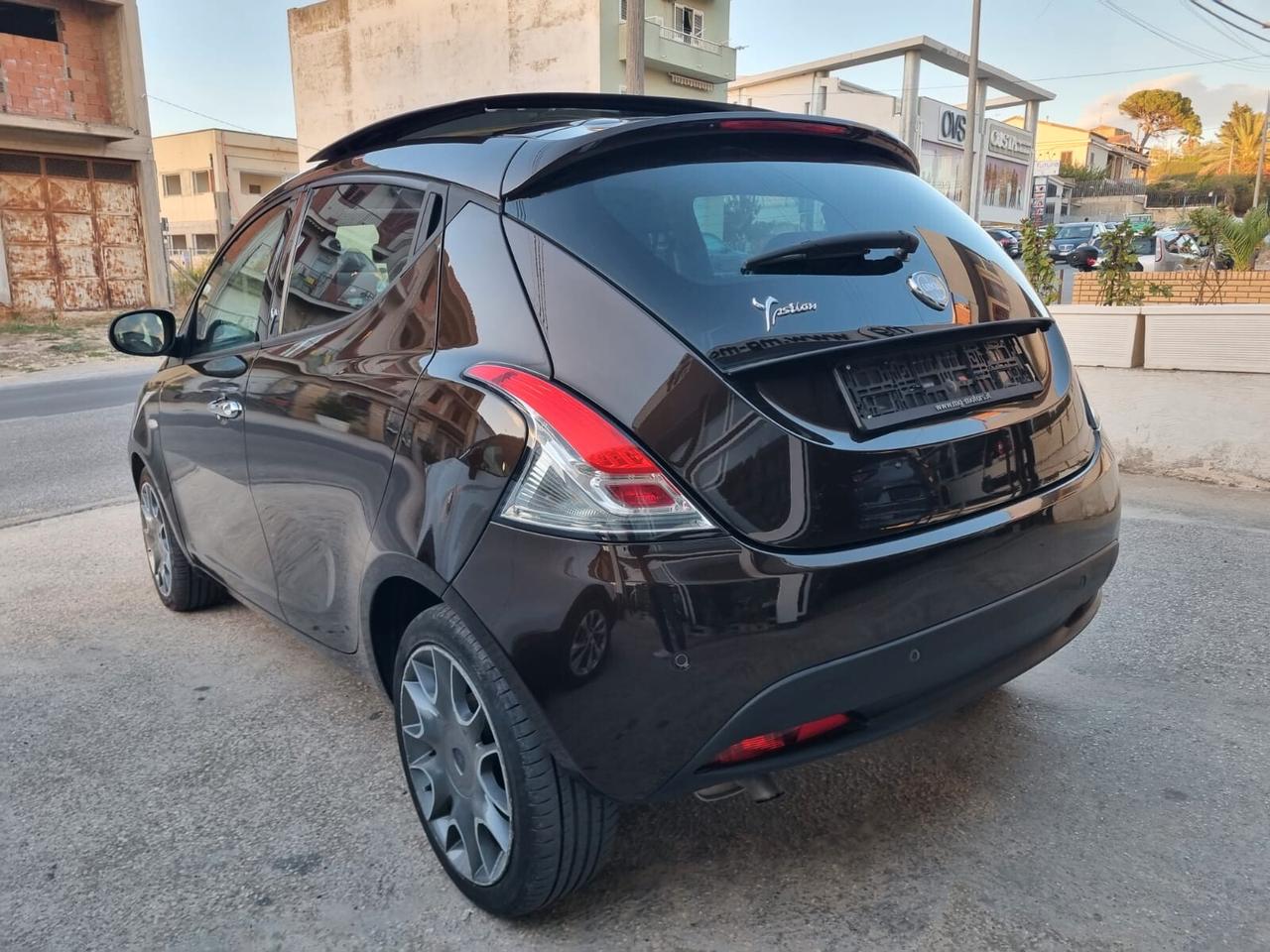 Lancia Ypsilon 1.3 MJT 95 CV TETTO E PELLE