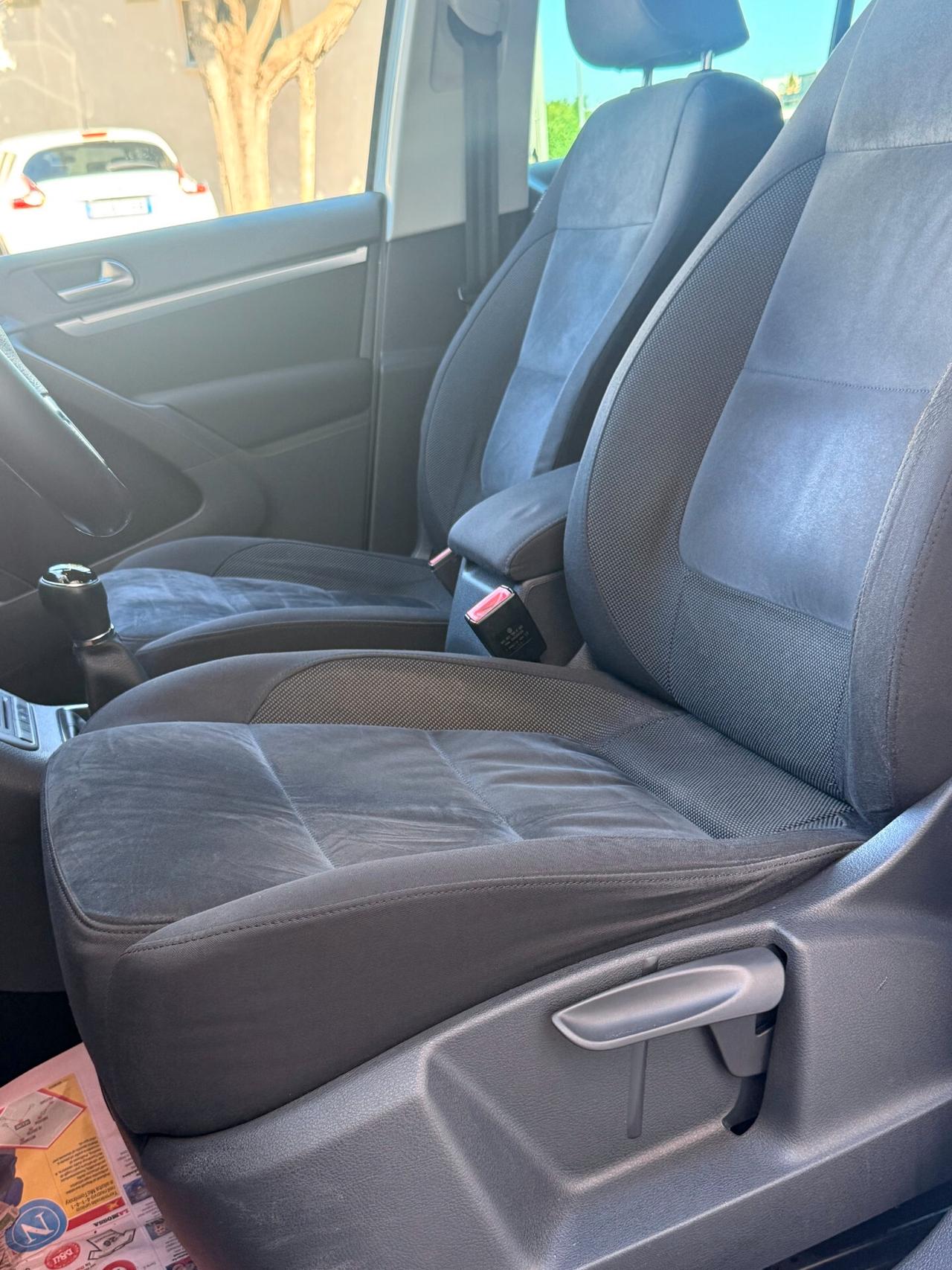 Volkswagen Tiguan 2.0 tdi Sport STYLE ,KM CERTIFICATI VOLKSWAGEN,NAVI,BLUETOOTH,SENSORI DI PARCHEGGIO