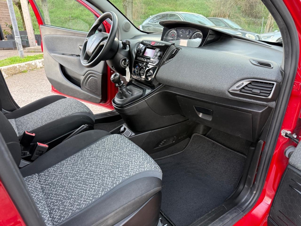 Lancia Ypsilon 1.0 FireFly 5 porte S&S Hybrid Ecochic Silver
