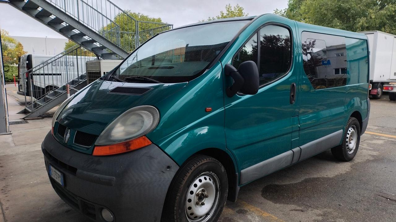 Renault Trafic 6 posti autocarro