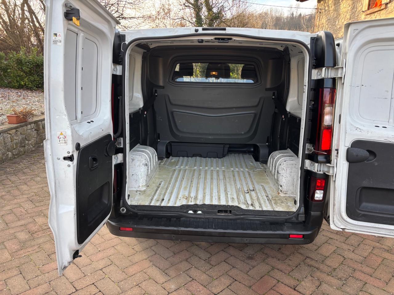 Renault Trafic T27 2.0 dCi 120CV 6 POSTI - 05/2021