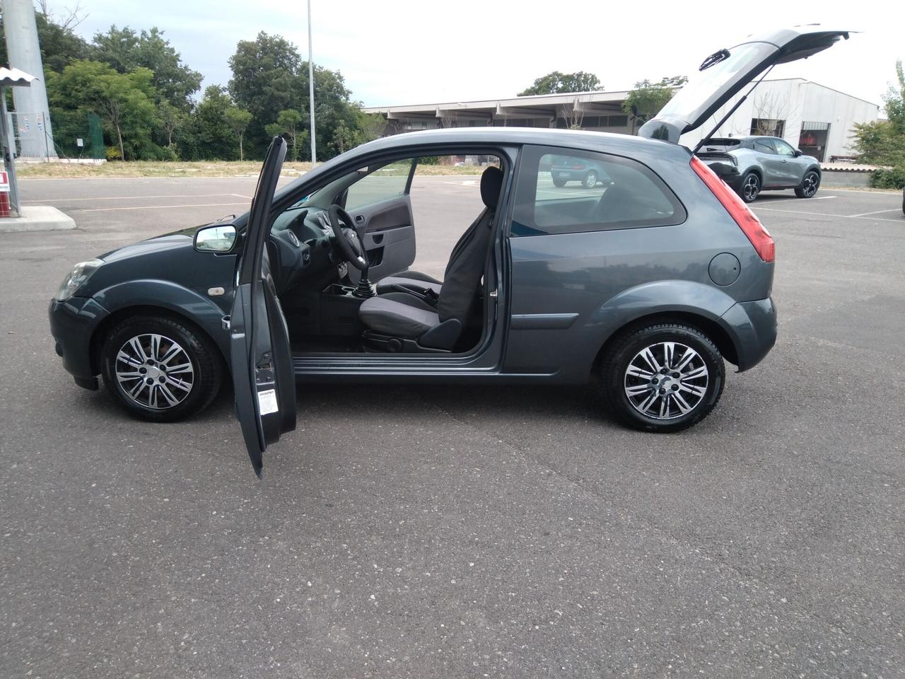 Ford Fiesta 1.2 16V 3p. Ghia x neopatentati