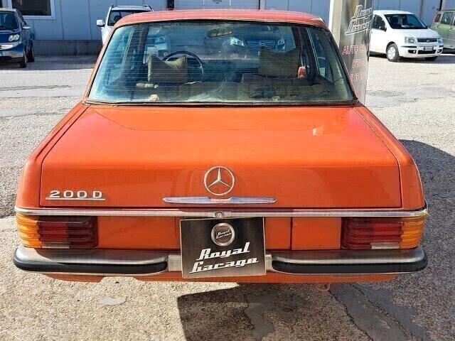 MERCEDES W115 \8 200D - RESTAURO DA ULTIMARE