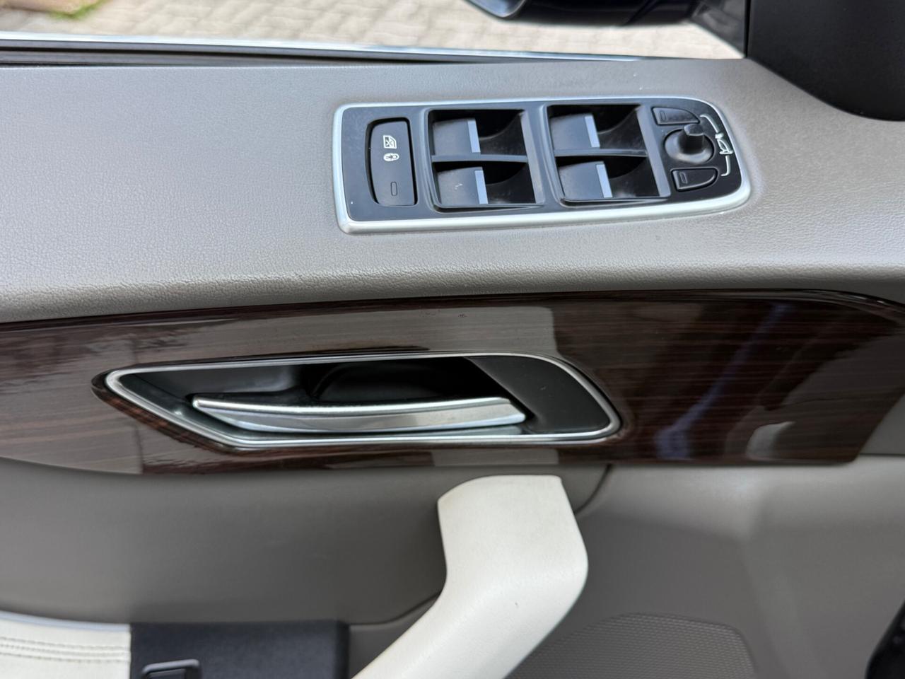 Jaguar F-Pace TURBO NUOVO 4x4 2.0 D 180 CV aut. Portfolio