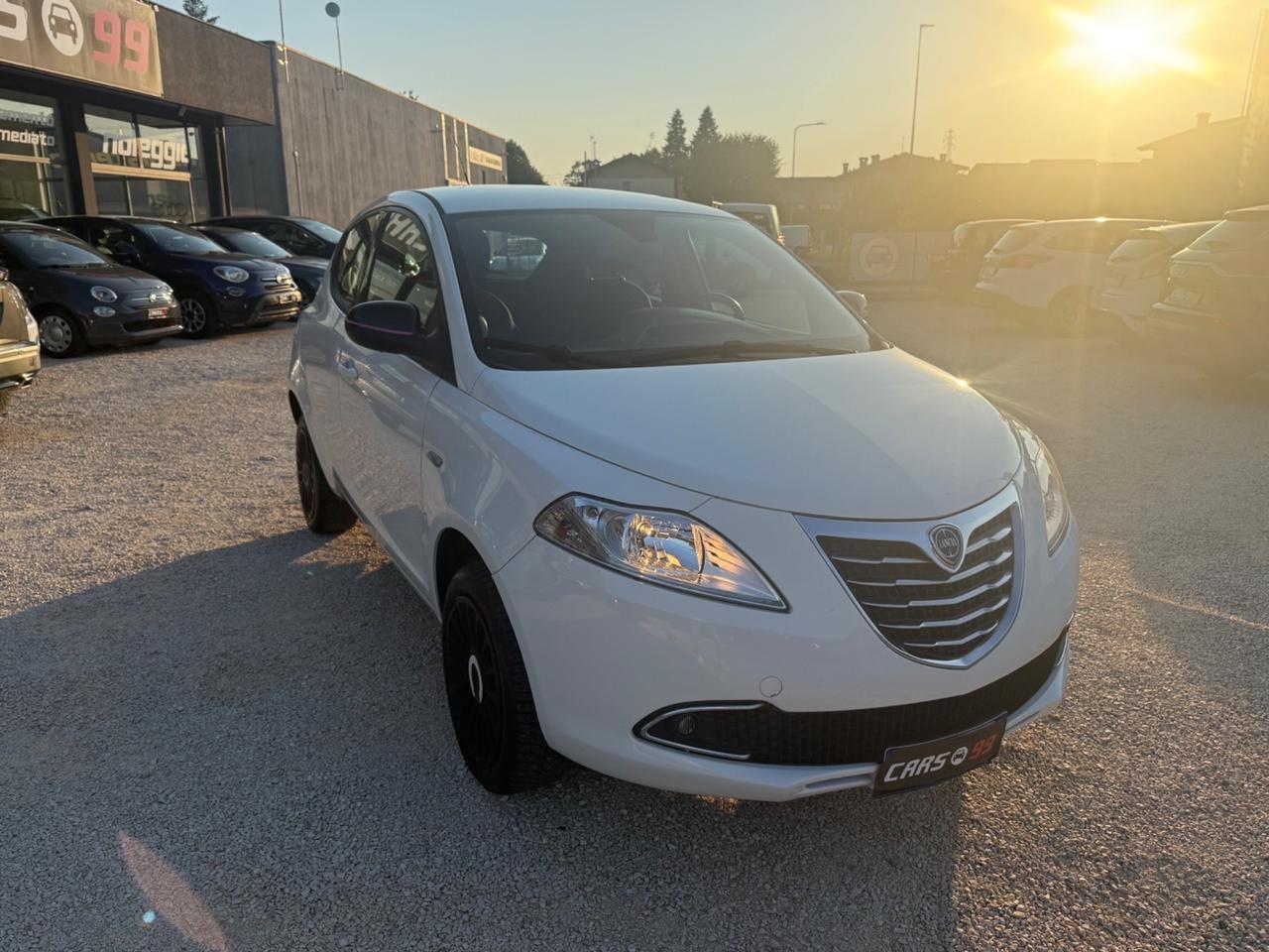 Lancia Ypsilon 0.9 TwinAir 85 CV 5 porte Metano Ecochic Elefantino