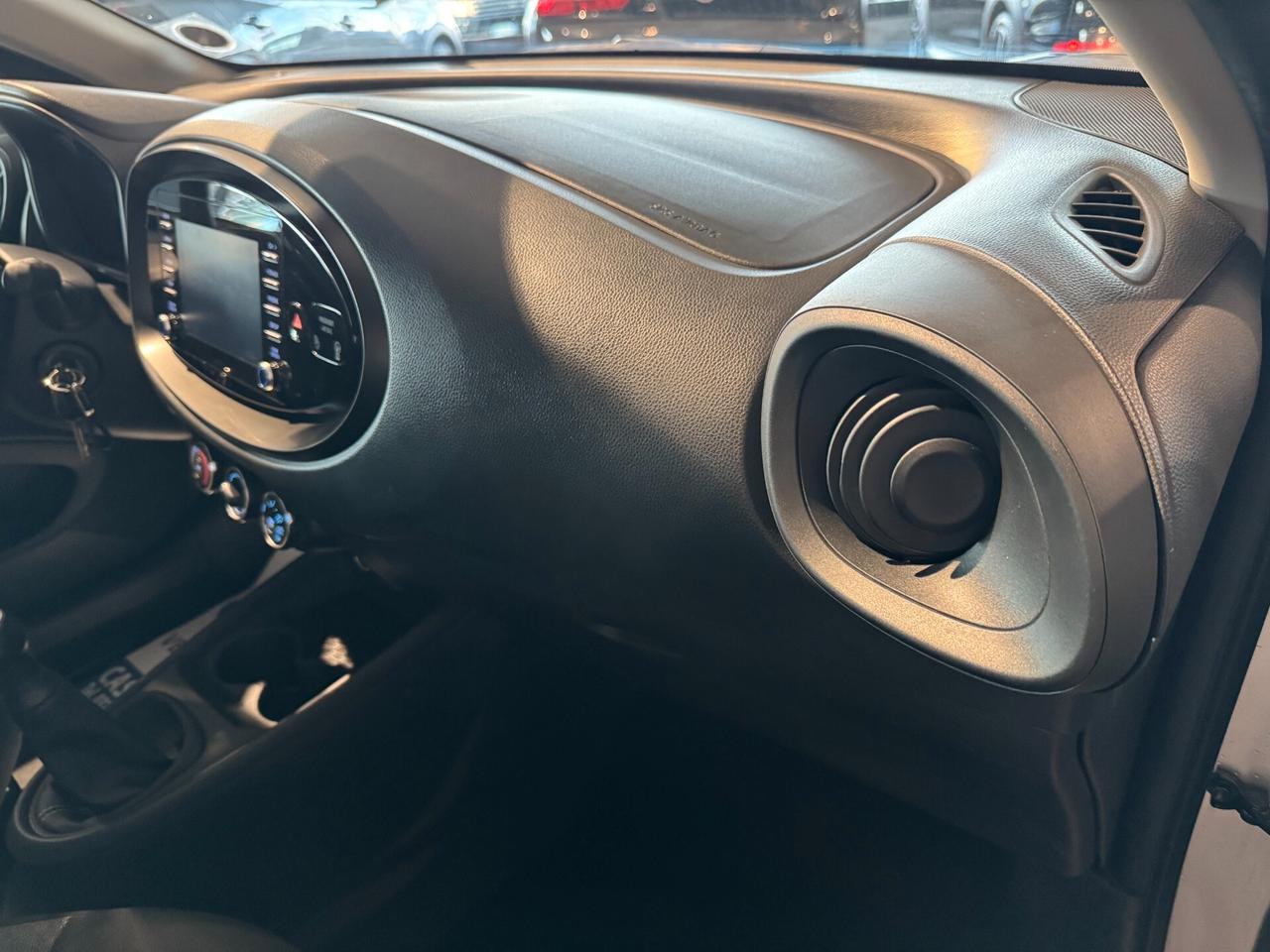 Toyota Aygo X 1.0 Active 72cv App conn Cam 17" (Neopat)