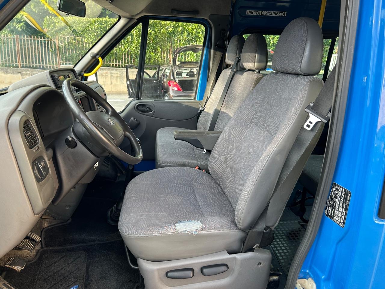 Ford Transit 330 2.4 TD Pulman 14 Posti
