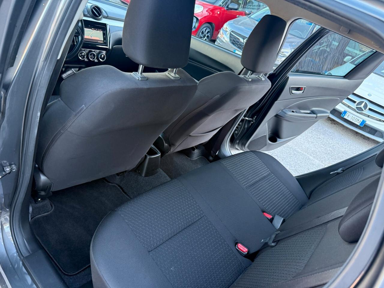 "UNA CHICCA" Suzuki Swift 1.2 Hybrid Top + GPL