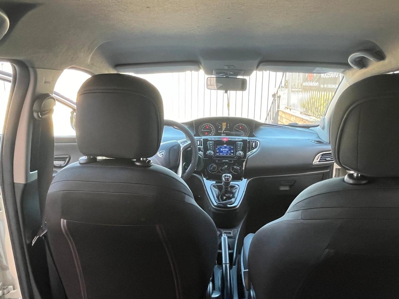 Lancia Ypsilon 1.2 69 CV 5 porte Platinum ADATTA NEOPATENTATI