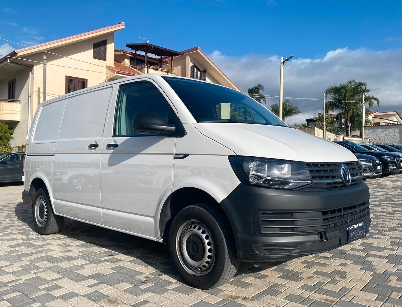 Volkswagen Transporter Business 2.0 TDI 102CV Autocarro