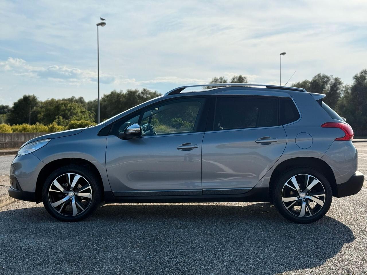 Peugeot 2008 BlueHDi 100 Black Matt