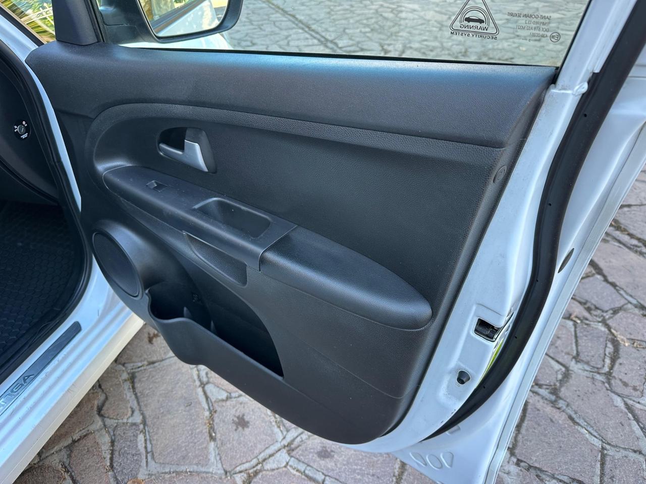 Kia Venga 1.4 CVVT Cool. 79000 KM