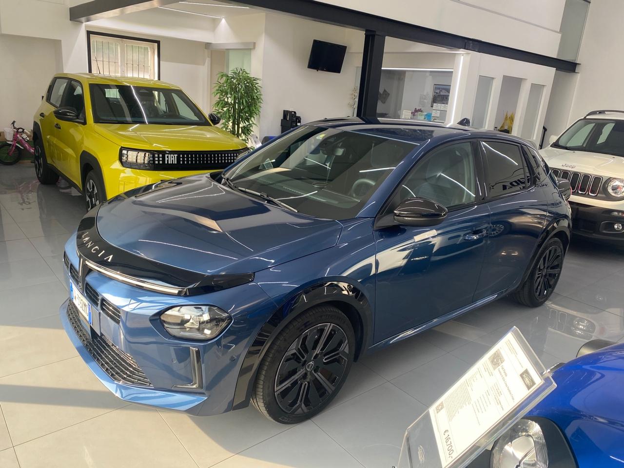 Lancia Ypsilon Hybrid e-DCT Edizione Cassina