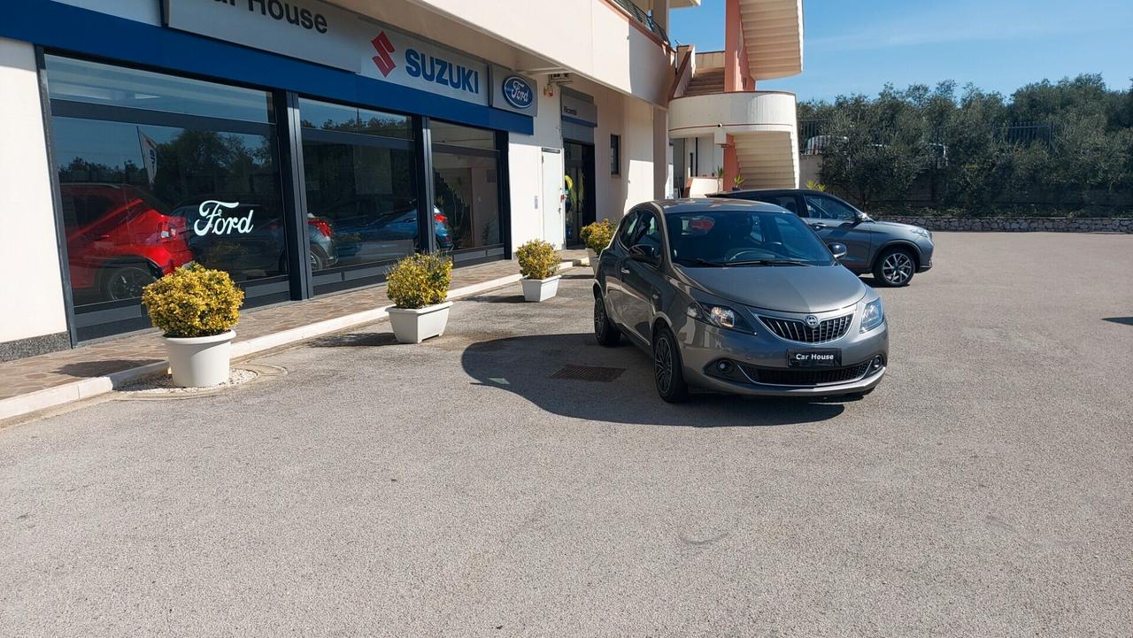 Lancia Ypsilon 1.0 FireFly 5 porte S&S Hybrid Ecochic Silver