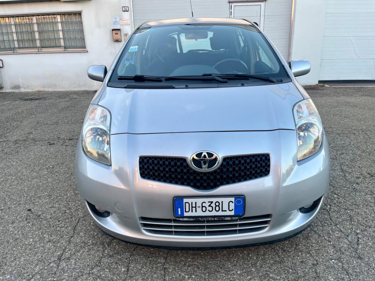 Toyota Yaris 1.3benz 2007 103.000km perfetta per neopatentati