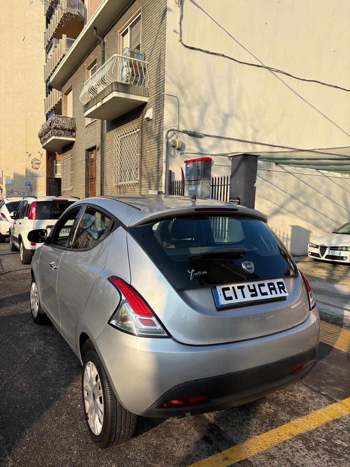 Lancia Ypsilon 0.9 TwinAir 85 CV GAS Ecochic Gold