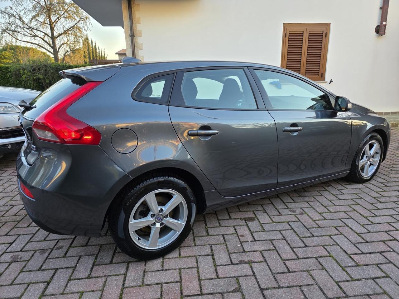 Volvo V40 D2 1.6 Summum