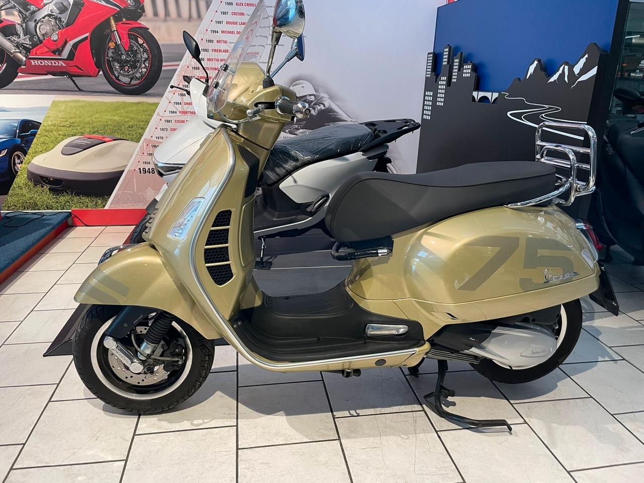 Vespa GTS 300 SUPERTECH 75°