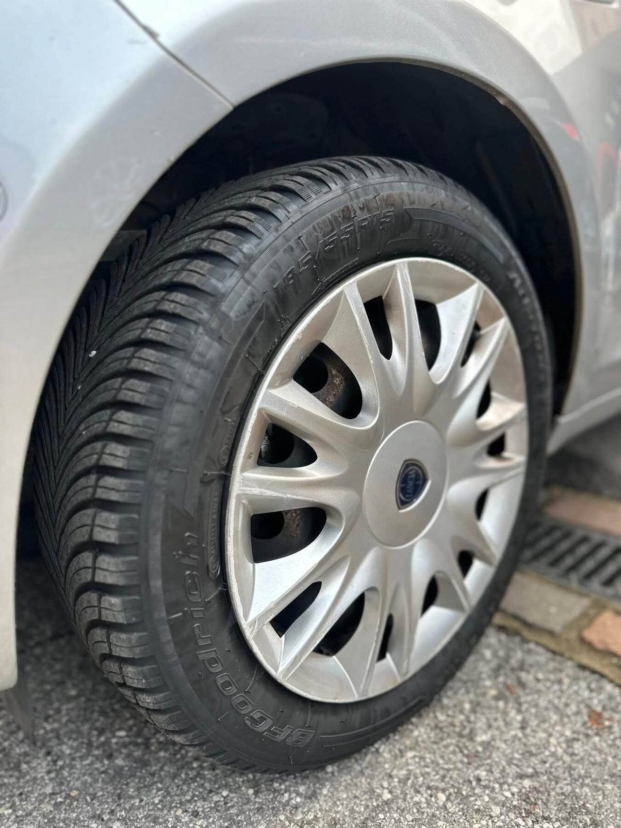 Lancia Ypsilon 1.2 69 CV 5 porte GPL Ecochic Silver NEOPATENTATI