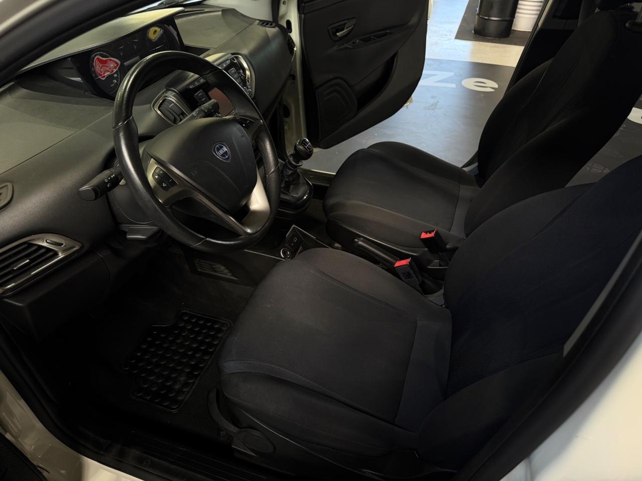 Lancia Ypsilon 1.0 FireFly 5 porte S&S Hybrid Ecochic Gold