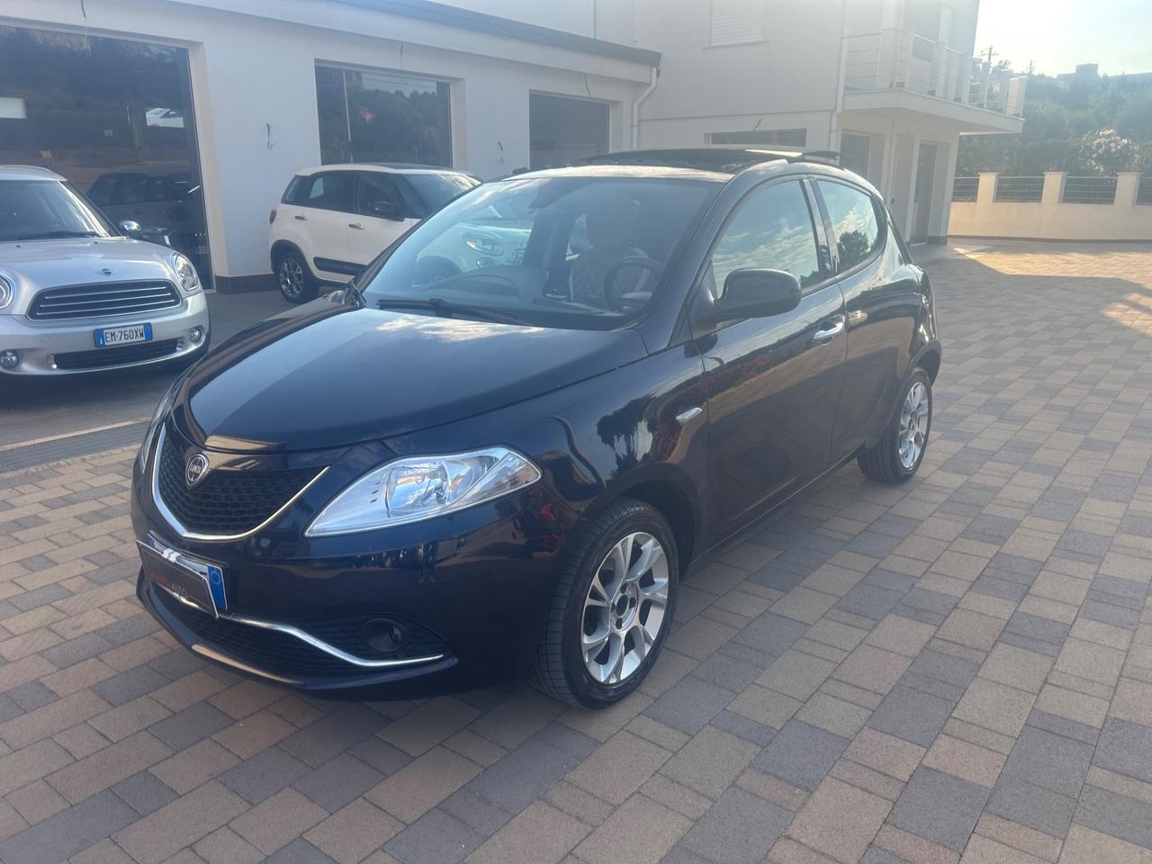 Lancia Ypsilon 1.2 69 CV 5 porte Platinum