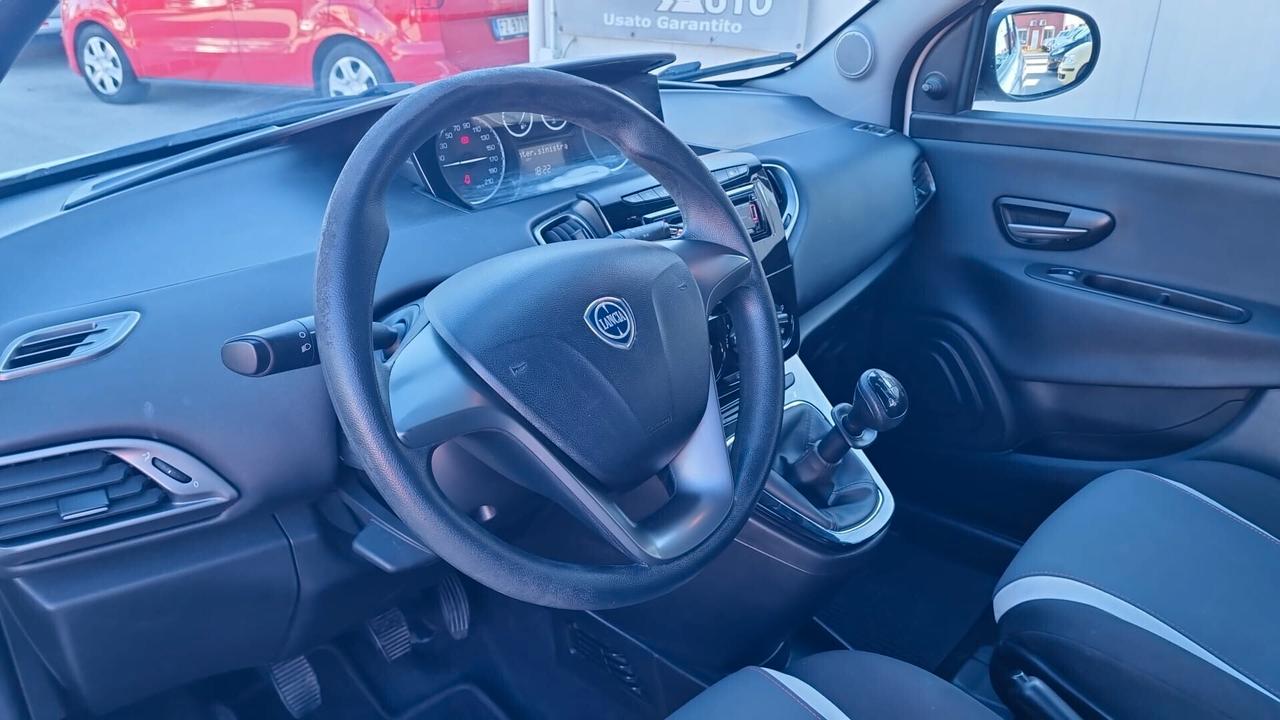 Lancia Ypsilon 1.2 69 CV 5 porte Gold