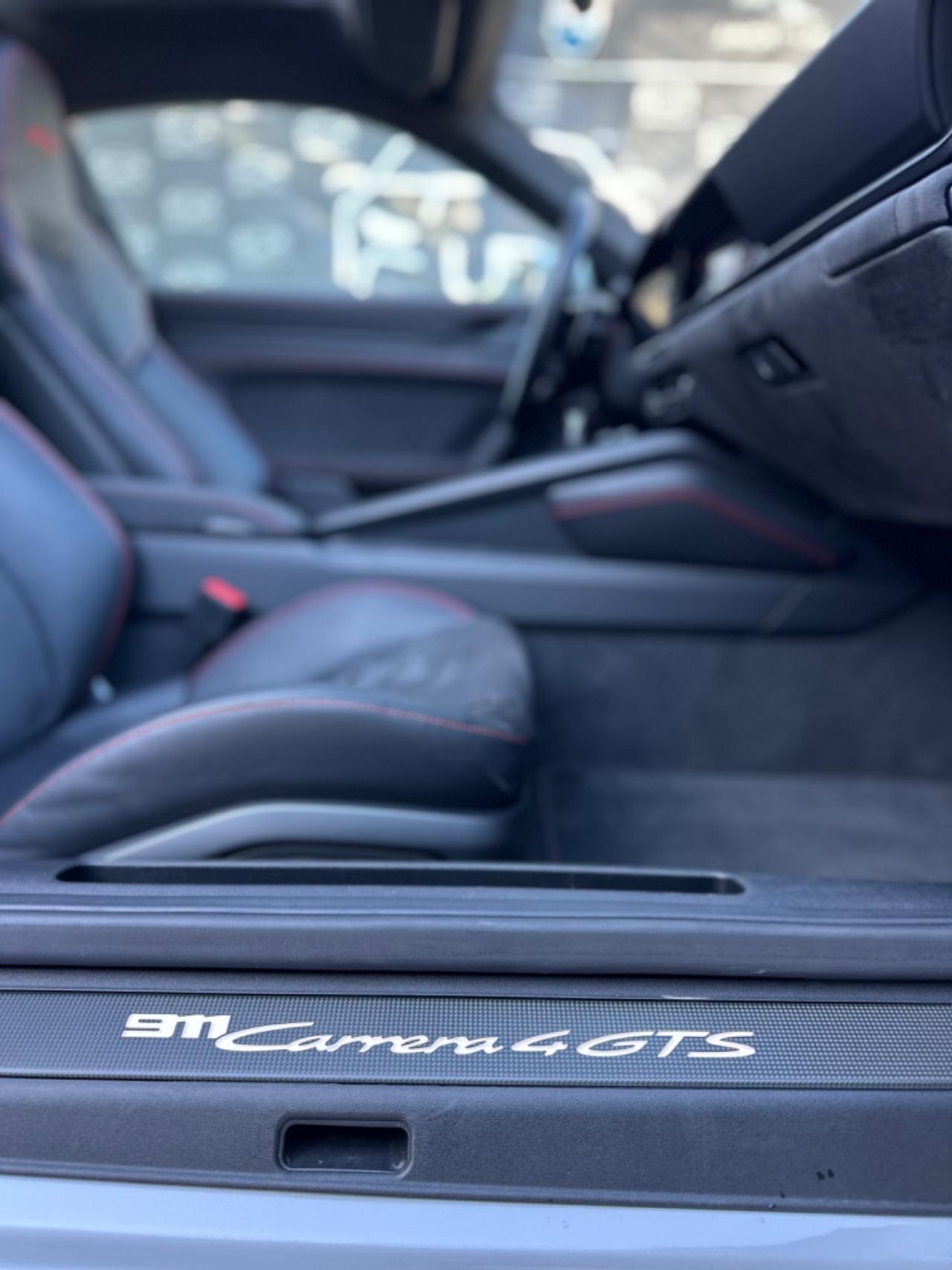 Porsche 911 ALLESTIMENTO 992 Carrera 4 GTS