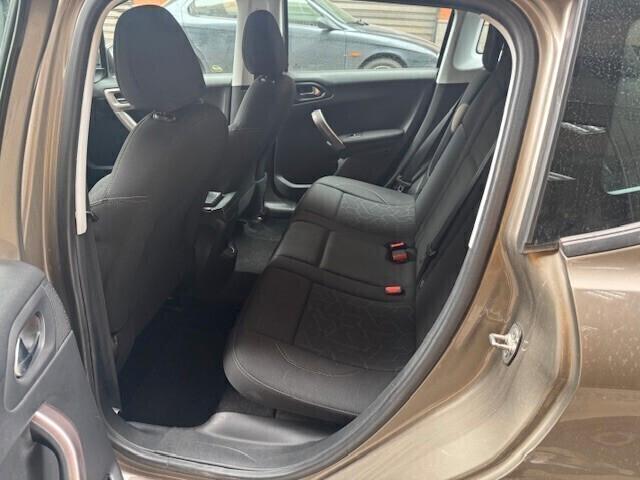 Peugeot 2008 1.6 HDi -Turbo Diesel - 2015