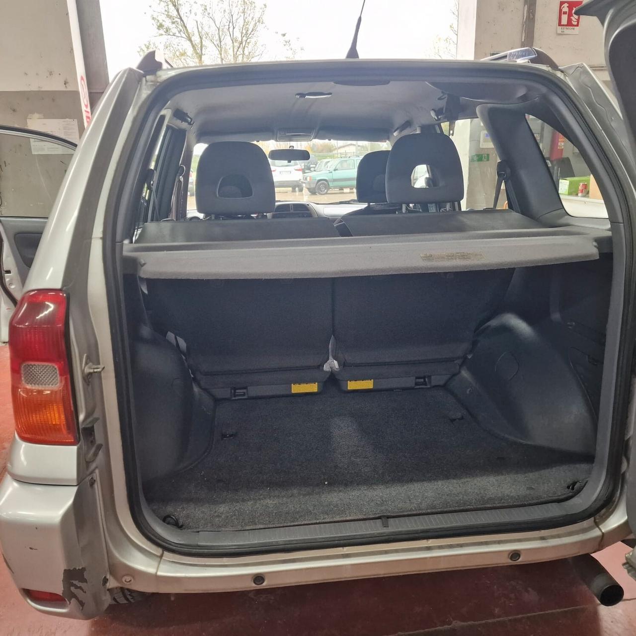 Toyota RAV 4 RAV4 2.0 Tdi D-4D cat 5 porte Sol 4x4