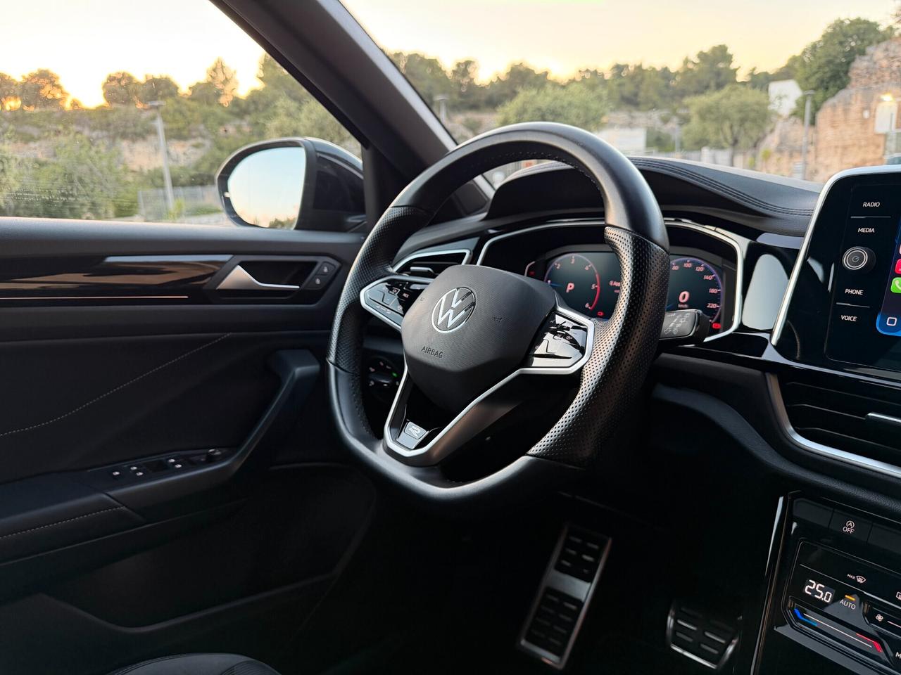 Volkswagen T-Roc R-LINE/2.0 150 CV/18"/FULL LED/CAR PLAY