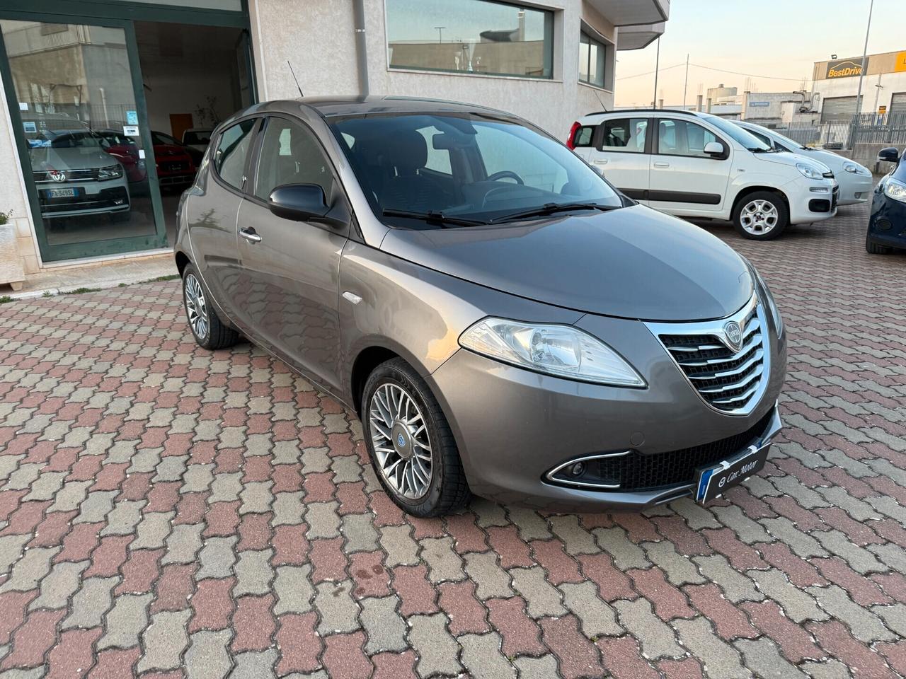 Lancia Ypsilon 1.3 MJT 75 CV Platinum Pochi Km