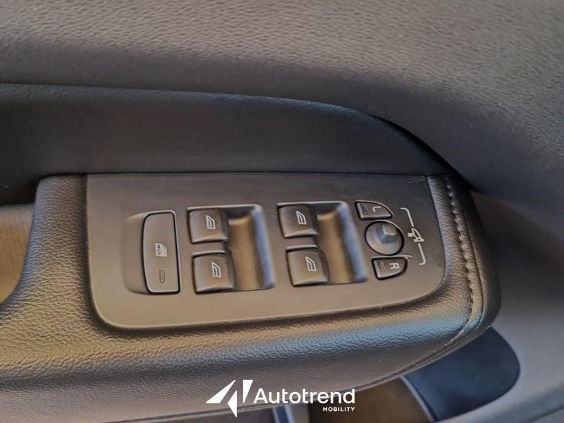 Volvo XC60 B4 197+14 CV AWD Automatica Momentum Pro