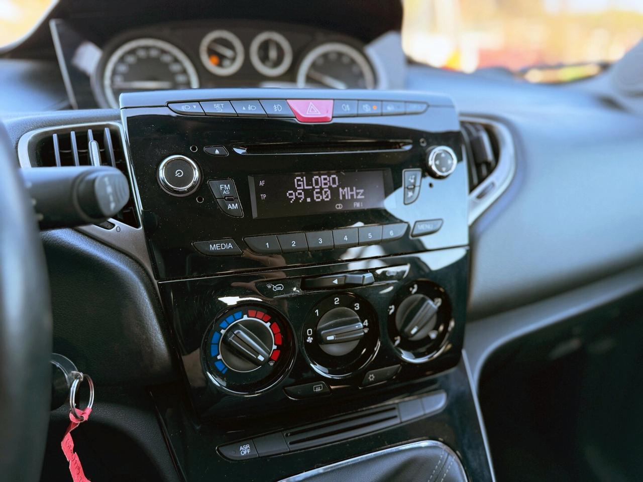 Lancia Ypsilon 1.2 benz. 69 CV 5 porte S&S Gold E6b *UNIPRO* - 2014 GARANZIA RATE PERMUTE