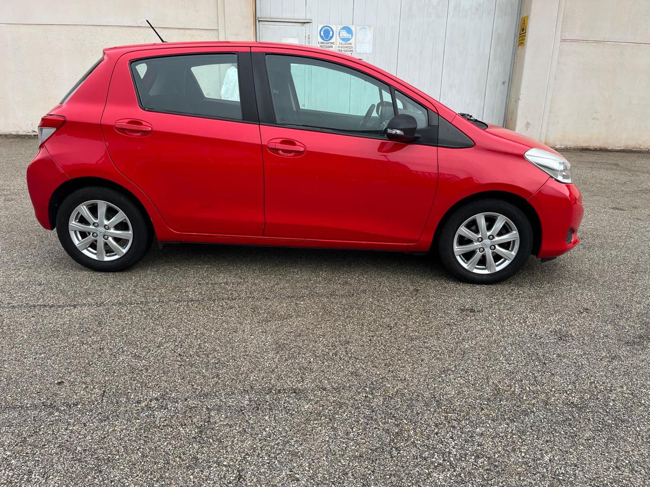 Toyota Yaris 1.0 benz 5 p GARANZIA 12 mesi