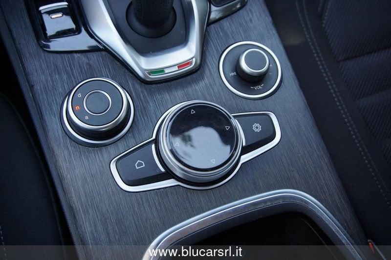 Alfa Romeo Stelvio 2.2 Turbodiesel 160 CV AT8 RWD Business AUTOCARRO