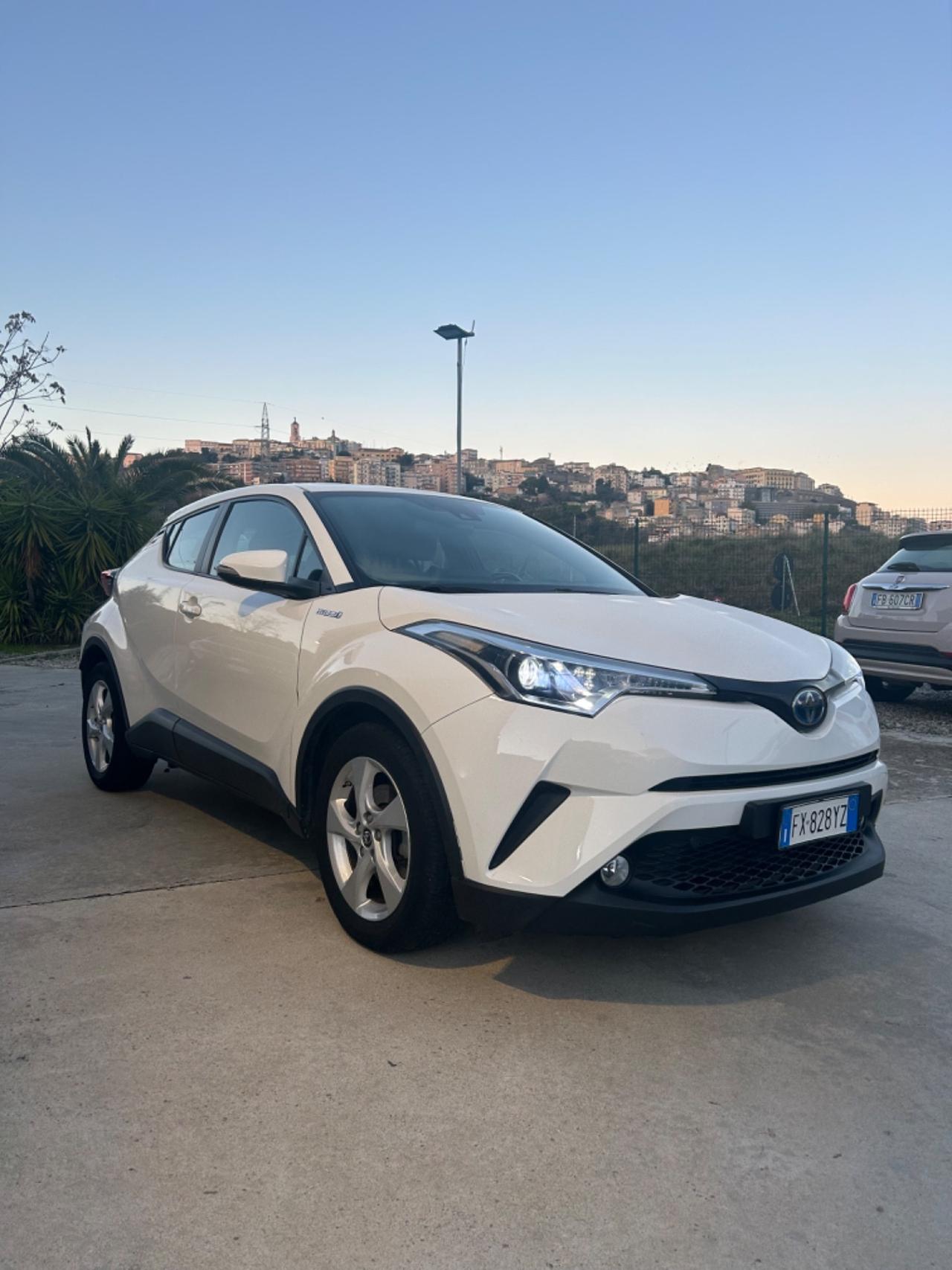 Toyota C-HR 1.8 Hybrid E-CVT Business