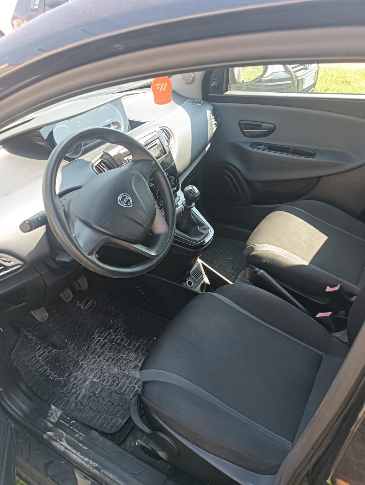 Lancia Ypsilon 1.2 69 CV 5 porte Silver