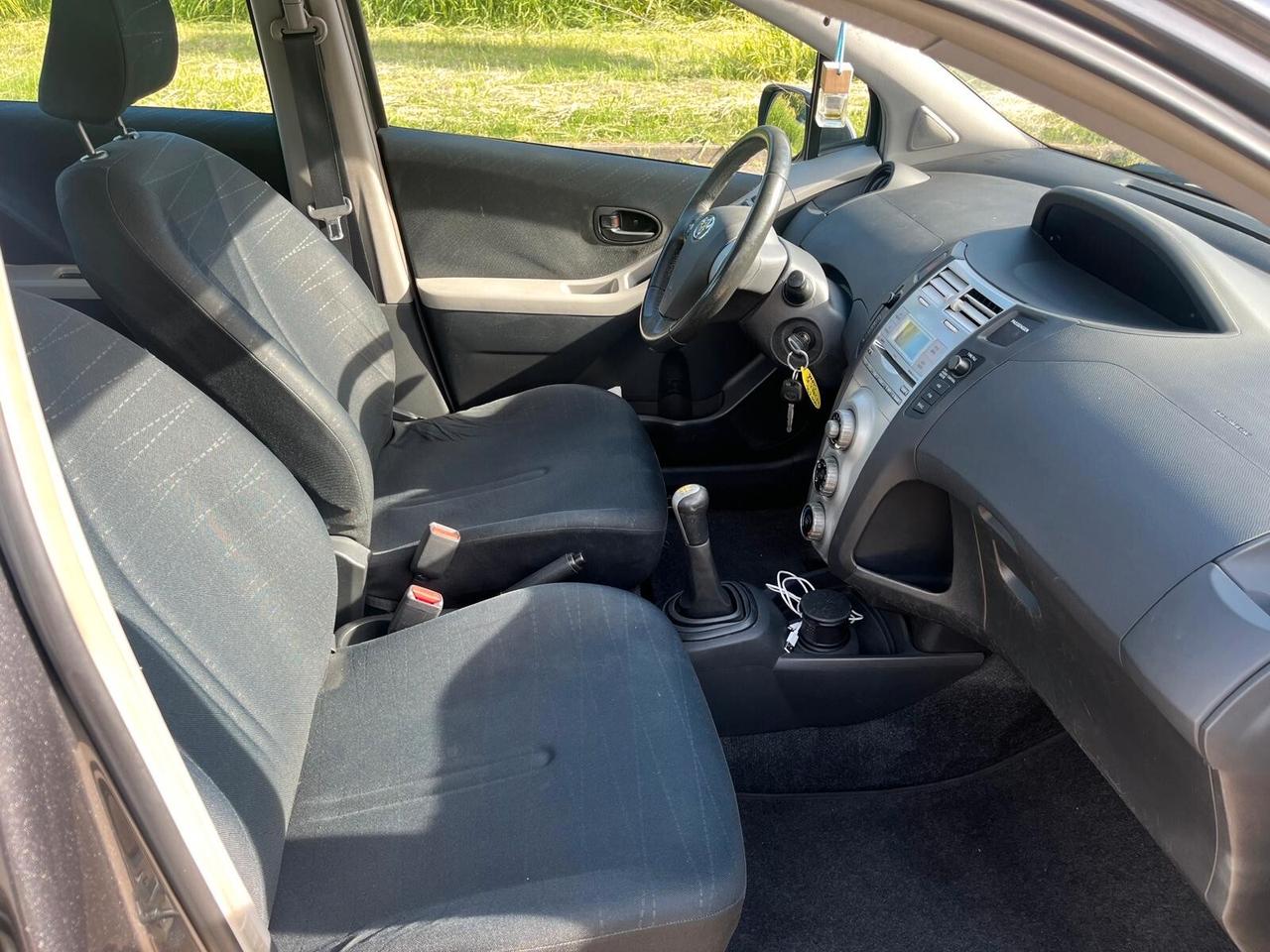 Toyota Yaris 1.0 5 porte