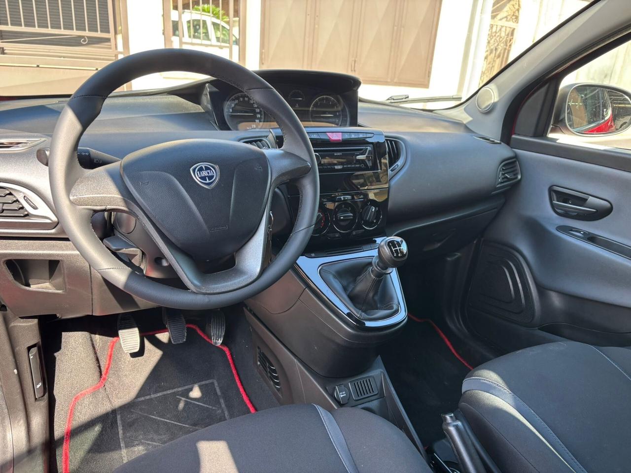 Lancia Ypsilon 0.9 TwinAir 85 CV 5 porte Metano Ecochic Platinum