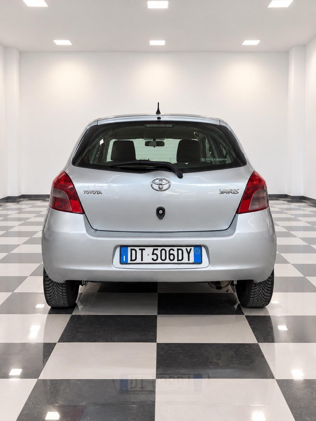 Toyota Yaris 1.0 5 porte Sol