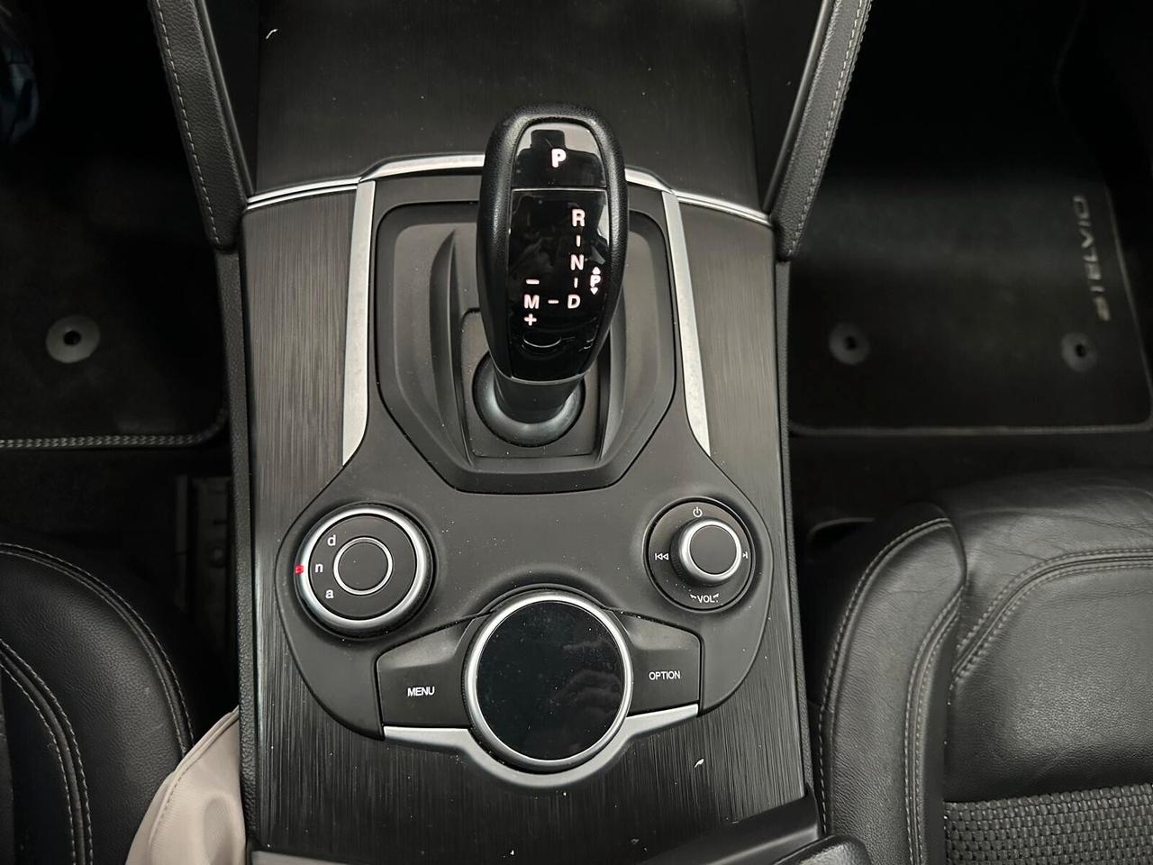 Alfa Romeo Stelvio 2.2 Turbodiesel 180 CV AT8 RWD Super