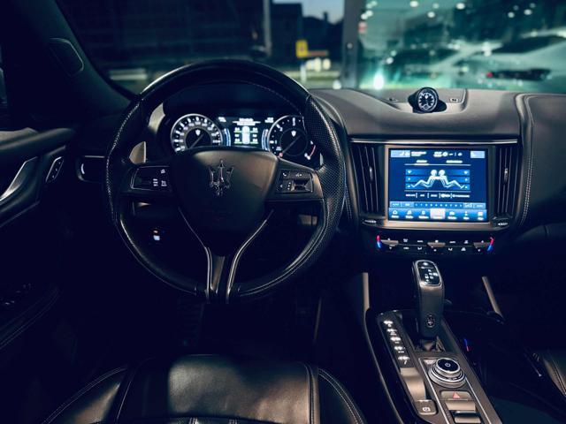 MASERATI Levante V6 Diesel 275 CV AWD Gransport Black Tetto,